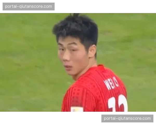 魏震首轮入选最差后卫 上海海港中卫防守出现明显漏洞 魏震首轮入选最差后卫 上海海港中卫防守出现明显漏洞