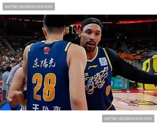 广东双外援萨林杰萨姆纳同时伤缺，杜锋被迫启用全新首发阵容